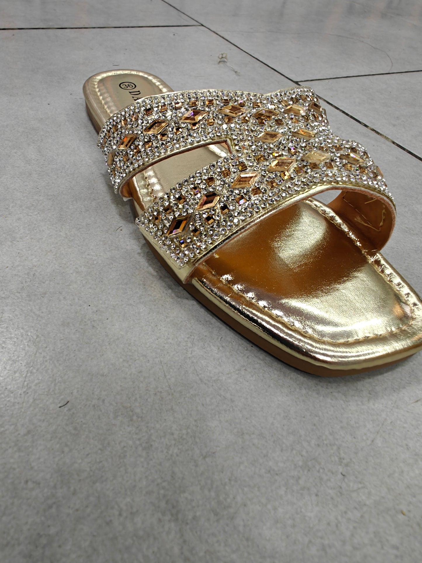 Sandales plates avec strass