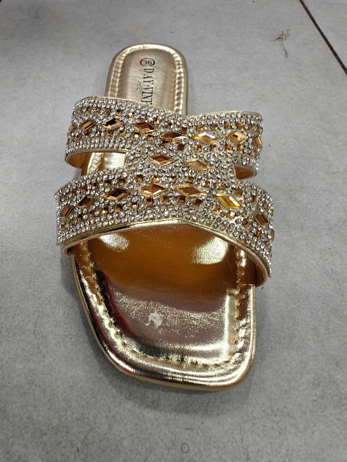 Sandales plates avec strass