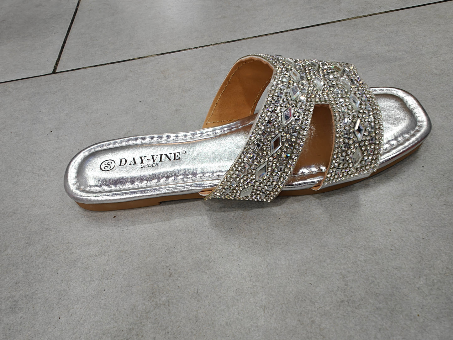 Sandales plates avec strass