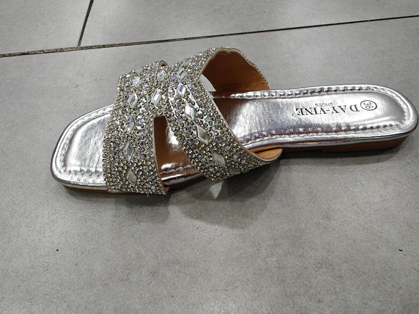 Sandales plates avec strass