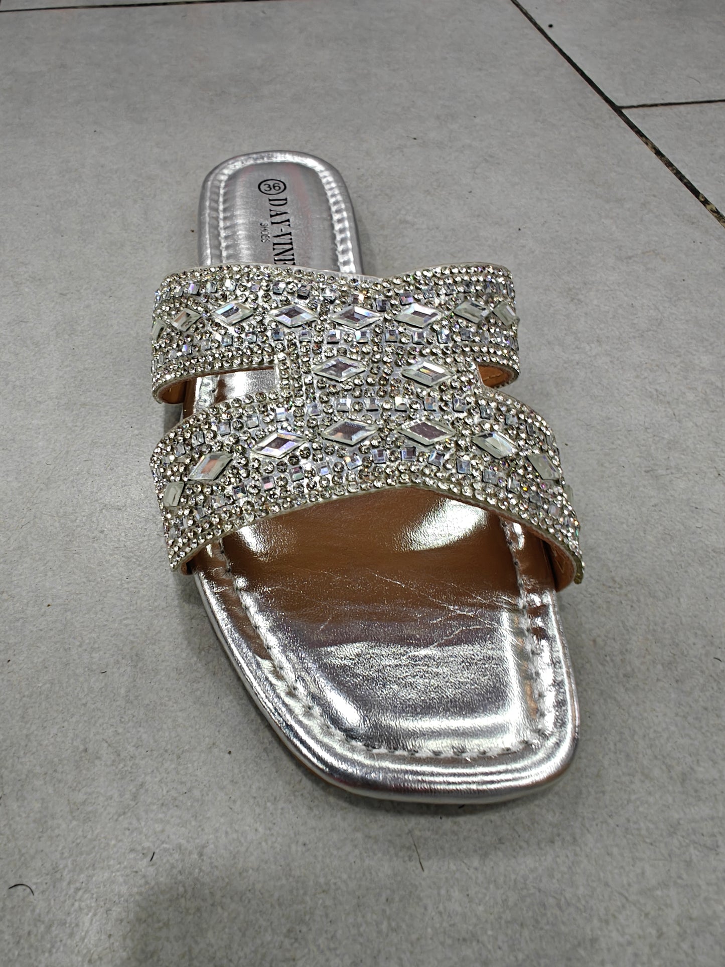 Sandales plates avec strass