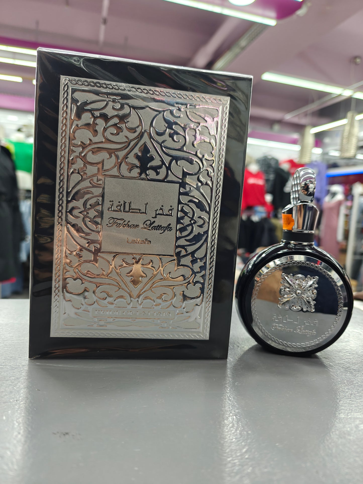 Parfum de Dubaï : Fakhar LATTAFA Black silver